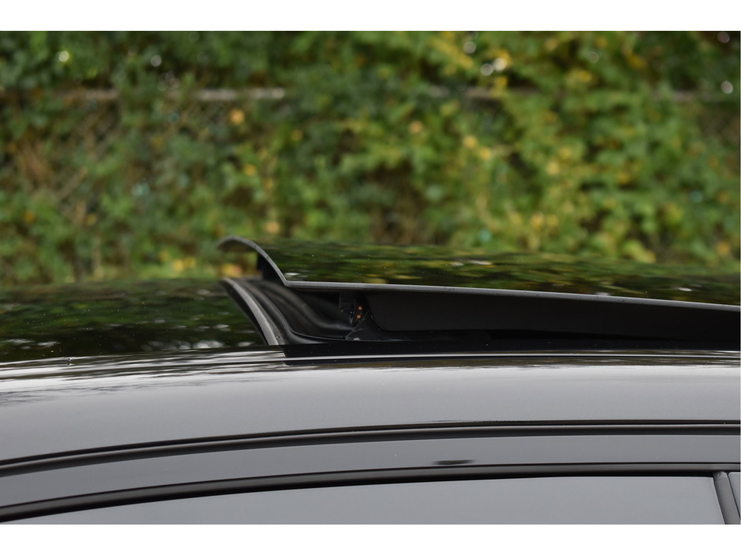 Mercedes-Benz C-Klasse 300 e AMG Line 313 pk | NL-Auto | Trekhaak | Open dak | Virtual cockpit | Camera | Carplay | Sfeerverlichting | Full LED | LM-Velgen | NAP