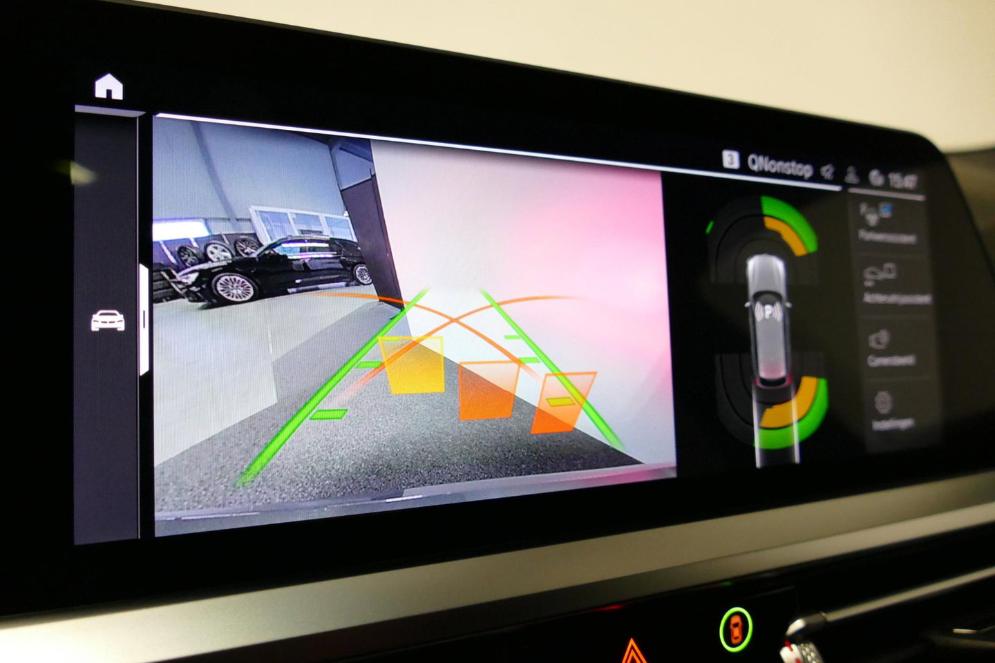 BMW 3 Serie Touring 330e xDrive M Sport / M340i Diffuser /  Black Diamond M grille / M340i M Sport bumper pakket / BMW Laser Light / Panoramadak / Premium kleur Dravitgrau / Elektr. verstelbare voorstoelen links met memory / Apple Carplay - Android Auto / Stoelverwar