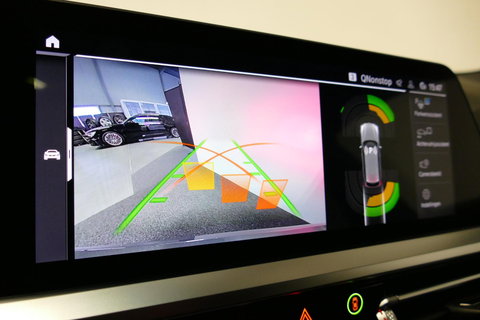 BMW 3 Serie Touring 330e xDrive M Sport / M340i Diffuser /  Black Diamond M grille / M340i M Sport bumper pakket / BMW Laser Light / Panoramadak / Premium kleur Dravitgrau / Elektr. verstelbare voorstoelen links met memory / Apple Carplay - Android Auto / Stoelverwar