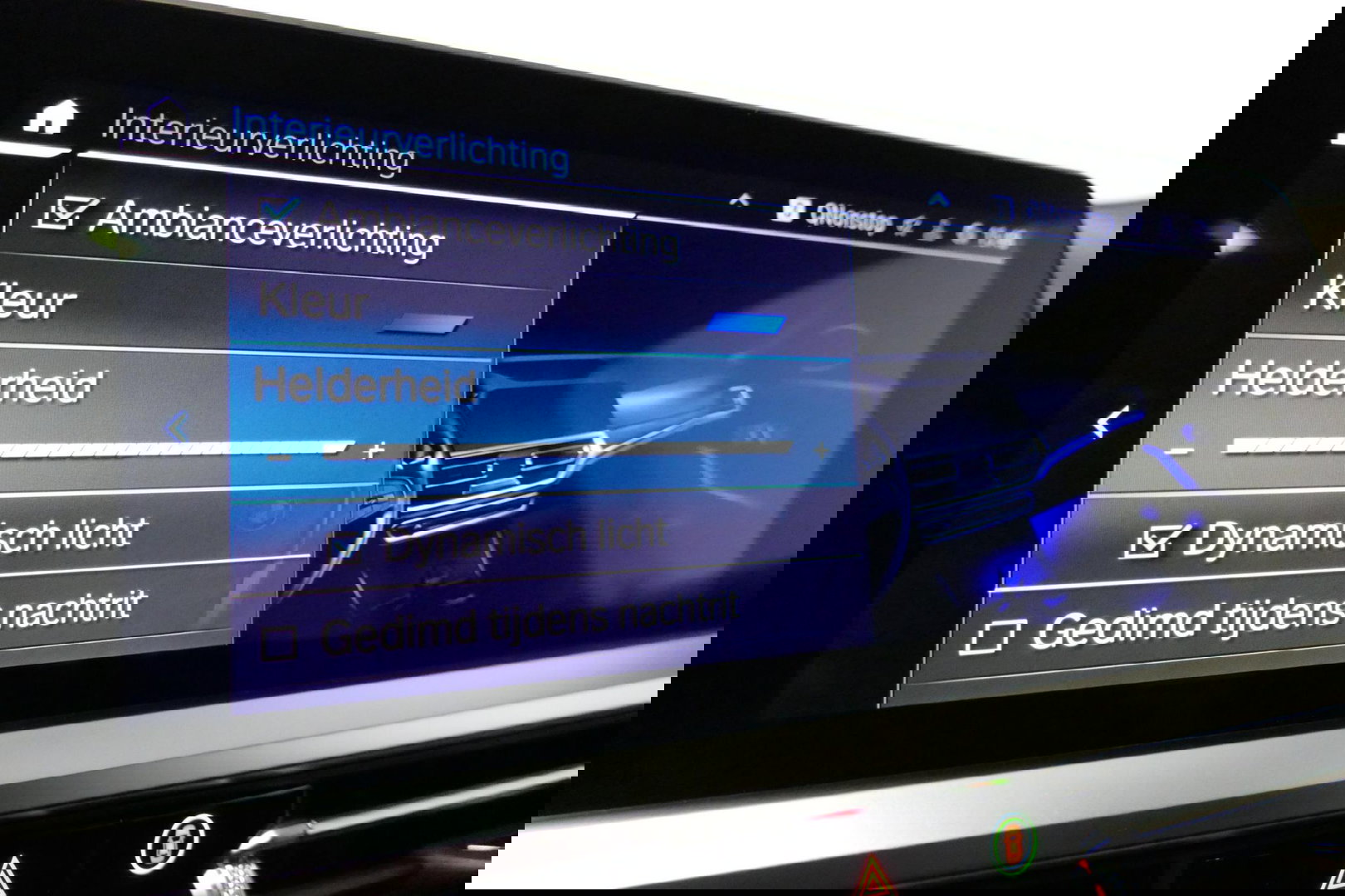 BMW 3 Serie Touring 330e xDrive M Sport / M340i Diffuser /  Black Diamond M grille / M340i M Sport bumper pakket / BMW Laser Light / Panoramadak / Premium kleur Dravitgrau / Elektr. verstelbare voorstoelen links met memory / Apple Carplay - Android Auto / Stoelverwar