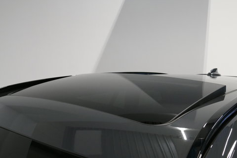 BMW 3 Serie Touring 330e xDrive M Sport / M340i Diffuser /  Black Diamond M grille / M340i M Sport bumper pakket / BMW Laser Light / Panoramadak / Premium kleur Dravitgrau / Elektr. verstelbare voorstoelen links met memory / Apple Carplay - Android Auto / Stoelverwar