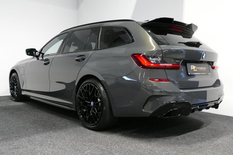 BMW 3 Serie Touring 330e xDrive M Sport / M340i Diffuser /  Black Diamond M grille / M340i M Sport bumper pakket / BMW Laser Light / Panoramadak / Premium kleur Dravitgrau / Elektr. verstelbare voorstoelen links met memory / Apple Carplay - Android Auto / Stoelverwar