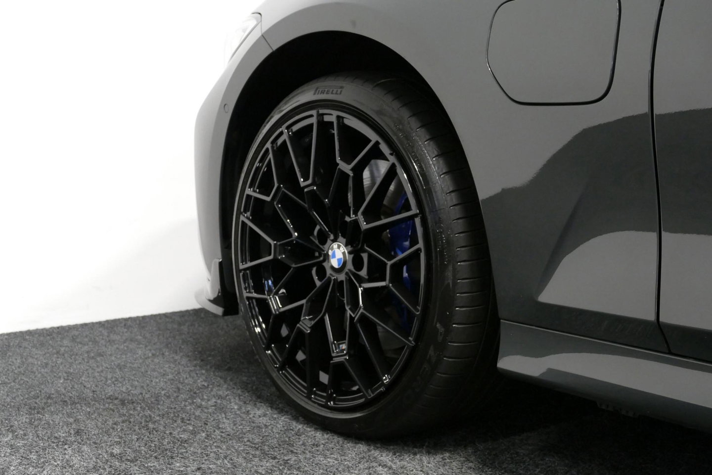 BMW 3 Serie Touring 330e xDrive M Sport / M340i Diffuser /  Black Diamond M grille / M340i M Sport bumper pakket / BMW Laser Light / Panoramadak / Premium kleur Dravitgrau / Elektr. verstelbare voorstoelen links met memory / Apple Carplay - Android Auto / Stoelverwar