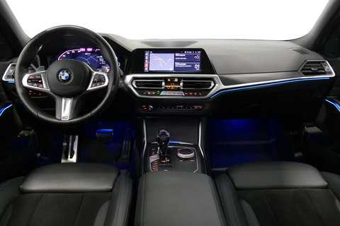 BMW 3 Serie Touring 330e xDrive M Sport / M340i Diffuser /  Black Diamond M grille / M340i M Sport bumper pakket / BMW Laser Light / Panoramadak / Premium kleur Dravitgrau / Elektr. verstelbare voorstoelen links met memory / Apple Carplay - Android Auto / Stoelverwar