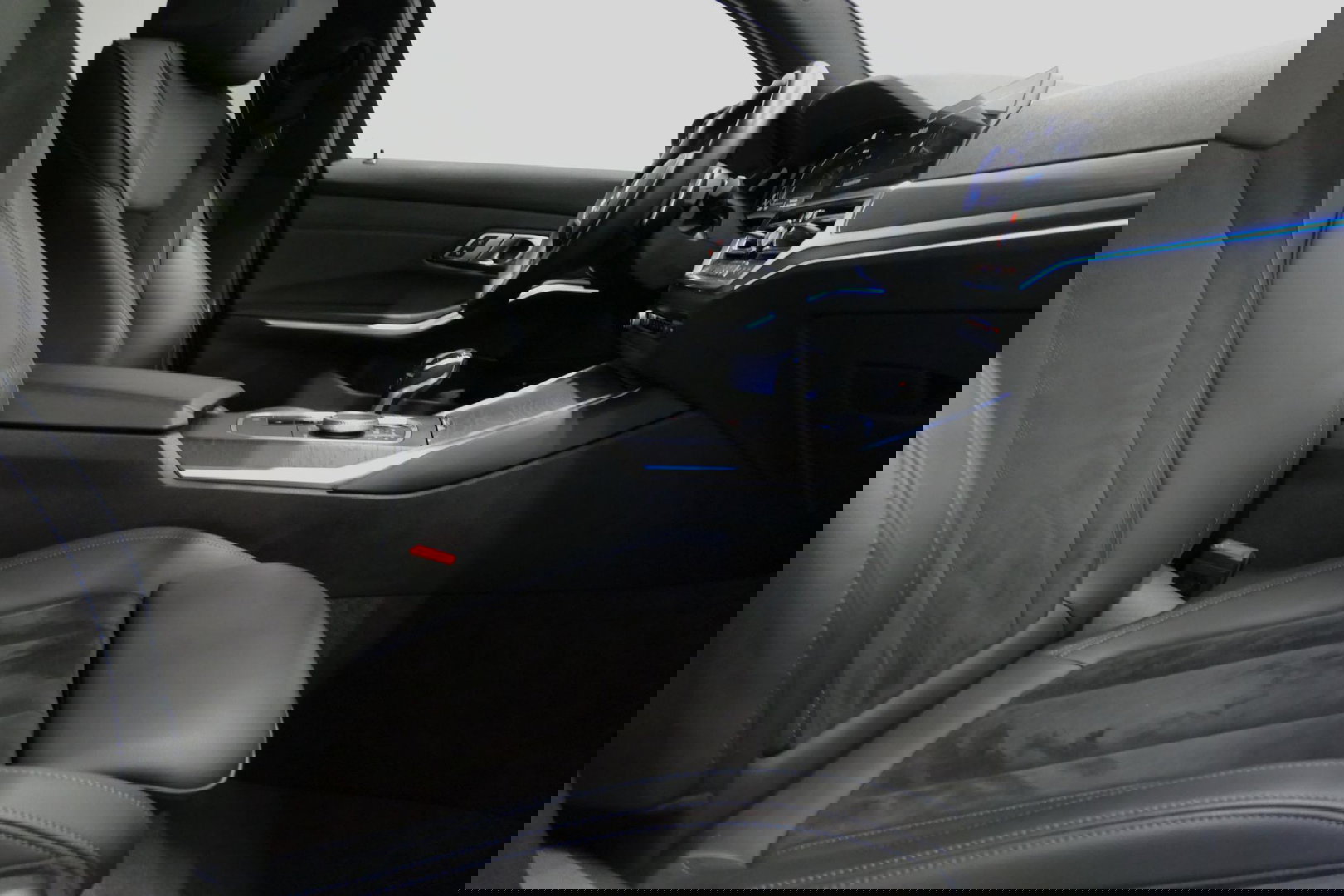 BMW 3 Serie Touring 330e xDrive M Sport / M340i Diffuser /  Black Diamond M grille / M340i M Sport bumper pakket / BMW Laser Light / Panoramadak / Premium kleur Dravitgrau / Elektr. verstelbare voorstoelen links met memory / Apple Carplay - Android Auto / Stoelverwar