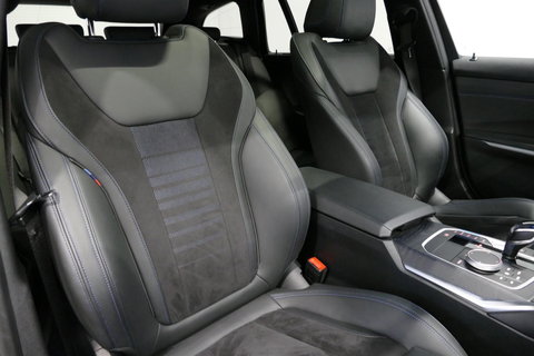 BMW 3 Serie Touring 330e xDrive M Sport / M340i Diffuser /  Black Diamond M grille / M340i M Sport bumper pakket / BMW Laser Light / Panoramadak / Premium kleur Dravitgrau / Elektr. verstelbare voorstoelen links met memory / Apple Carplay - Android Auto / Stoelverwar
