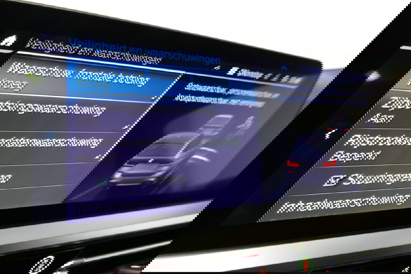 BMW 3 Serie Touring 330e xDrive M Sport / M340i Diffuser /  Black Diamond M grille / M340i M Sport bumper pakket / BMW Laser Light / Panoramadak / Premium kleur Dravitgrau / Elektr. verstelbare voorstoelen links met memory / Apple Carplay - Android Auto / Stoelverwar