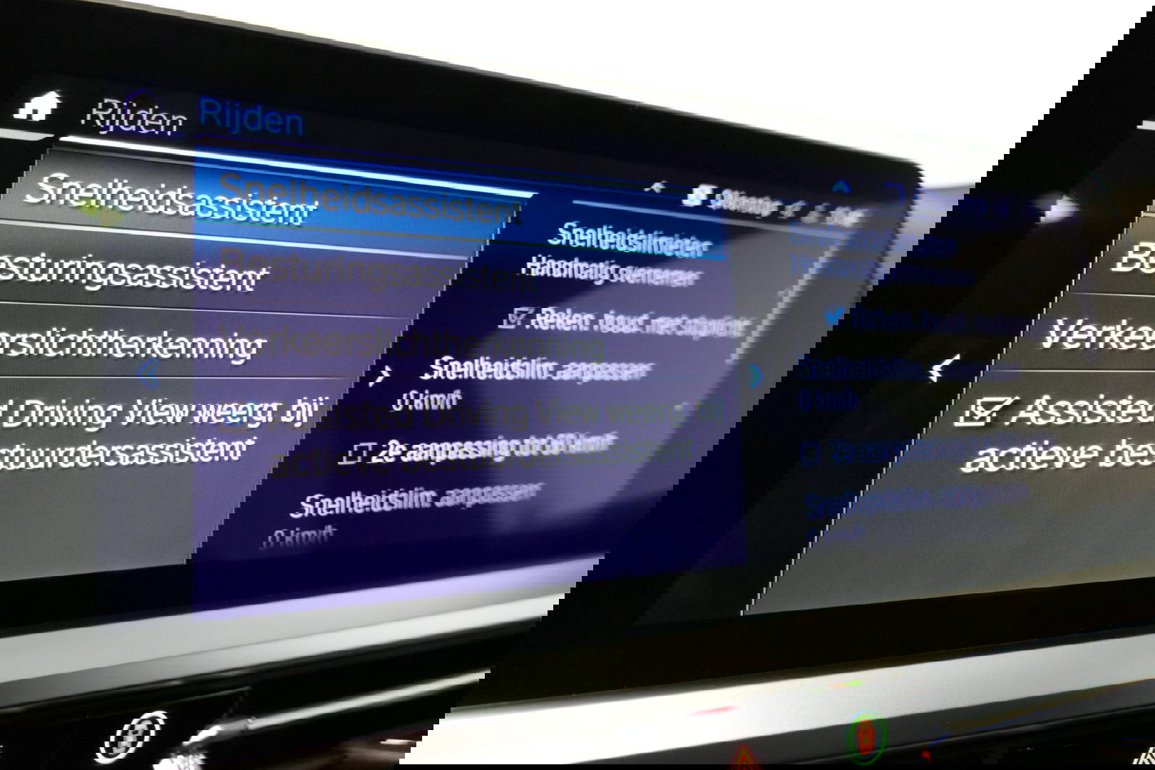 BMW 3 Serie Touring 330e xDrive M Sport / M340i Diffuser /  Black Diamond M grille / M340i M Sport bumper pakket / BMW Laser Light / Panoramadak / Premium kleur Dravitgrau / Elektr. verstelbare voorstoelen links met memory / Apple Carplay - Android Auto / Stoelverwar