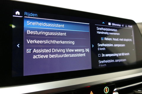 BMW 3 Serie Touring 330e xDrive M Sport / M340i Diffuser /  Black Diamond M grille / M340i M Sport bumper pakket / BMW Laser Light / Panoramadak / Premium kleur Dravitgrau / Elektr. verstelbare voorstoelen links met memory / Apple Carplay - Android Auto / Stoelverwar