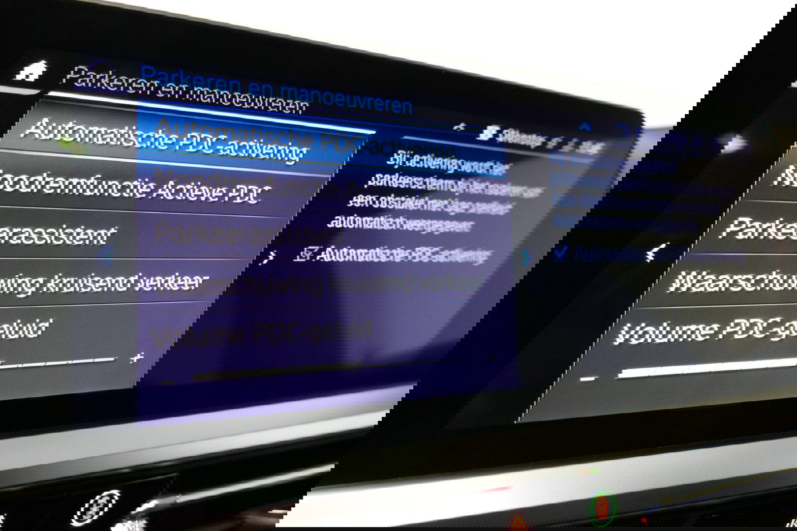 BMW 3 Serie Touring 330e xDrive M Sport / M340i Diffuser /  Black Diamond M grille / M340i M Sport bumper pakket / BMW Laser Light / Panoramadak / Premium kleur Dravitgrau / Elektr. verstelbare voorstoelen links met memory / Apple Carplay - Android Auto / Stoelverwar