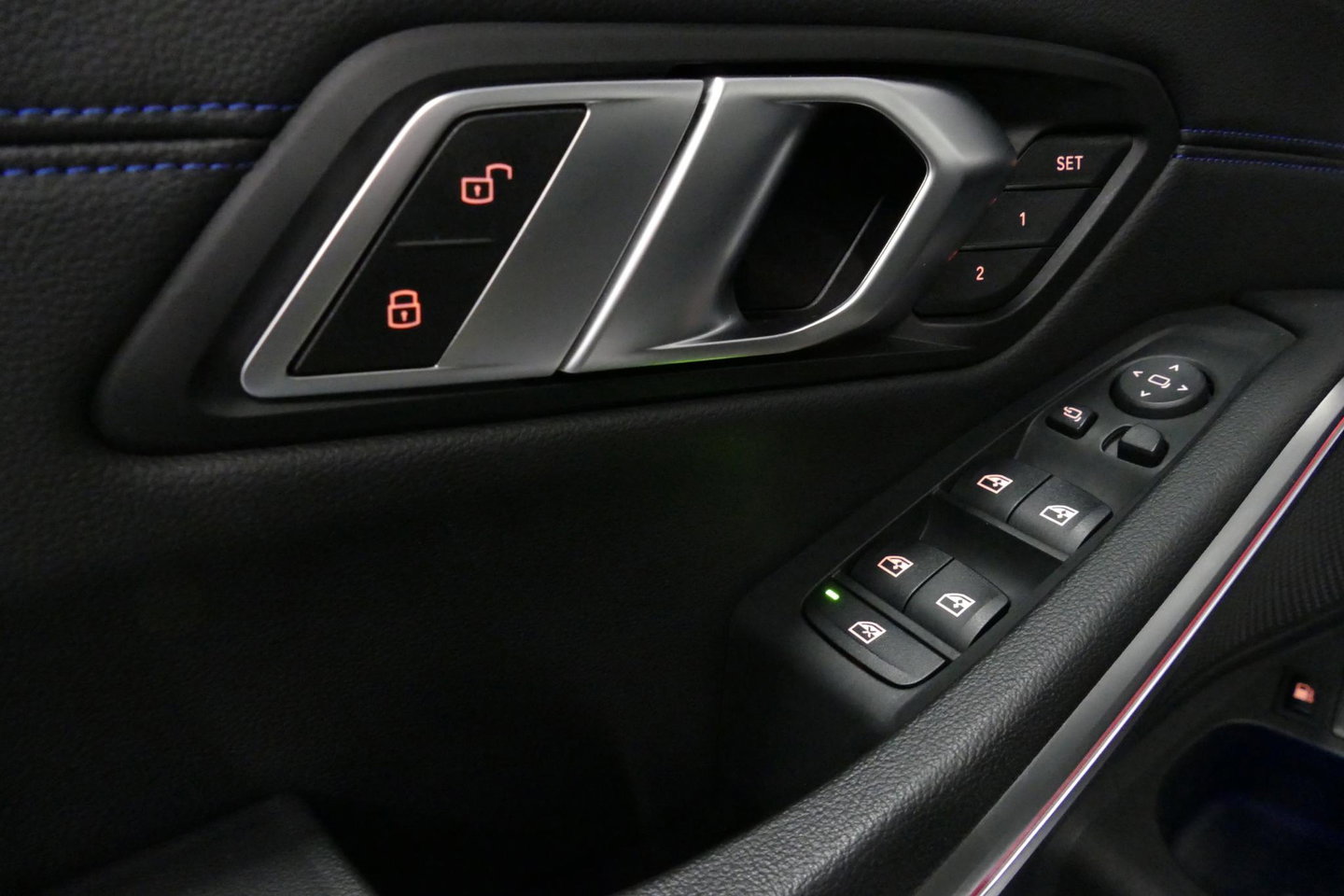 BMW 3 Serie Touring 330e xDrive M Sport / M340i Diffuser /  Black Diamond M grille / M340i M Sport bumper pakket / BMW Laser Light / Panoramadak / Premium kleur Dravitgrau / Elektr. verstelbare voorstoelen links met memory / Apple Carplay - Android Auto / Stoelverwar