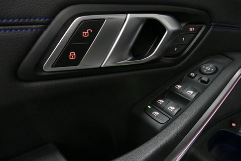 BMW 3 Serie Touring 330e xDrive M Sport / M340i Diffuser /  Black Diamond M grille / M340i M Sport bumper pakket / BMW Laser Light / Panoramadak / Premium kleur Dravitgrau / Elektr. verstelbare voorstoelen links met memory / Apple Carplay - Android Auto / Stoelverwar