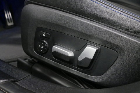 BMW 3 Serie Touring 330e xDrive M Sport / M340i Diffuser /  Black Diamond M grille / M340i M Sport bumper pakket / BMW Laser Light / Panoramadak / Premium kleur Dravitgrau / Elektr. verstelbare voorstoelen links met memory / Apple Carplay - Android Auto / Stoelverwar