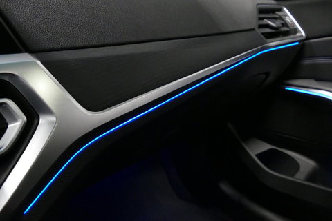 BMW 3 Serie Touring 330e xDrive M Sport / M340i Diffuser /  Black Diamond M grille / M340i M Sport bumper pakket / BMW Laser Light / Panoramadak / Premium kleur Dravitgrau / Elektr. verstelbare voorstoelen links met memory / Apple Carplay - Android Auto / Stoelverwar