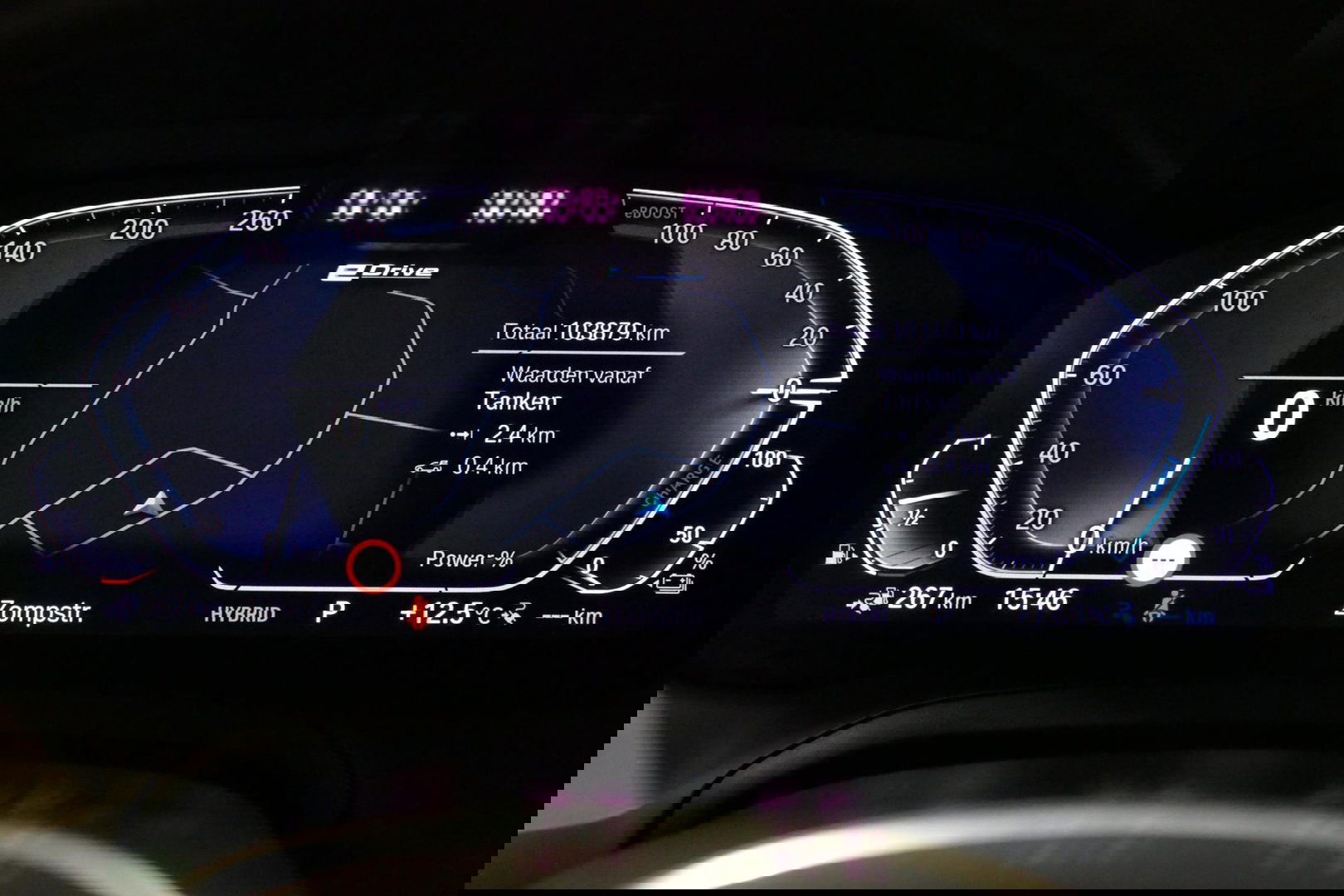 BMW 3 Serie Touring 330e xDrive M Sport / M340i Diffuser /  Black Diamond M grille / M340i M Sport bumper pakket / BMW Laser Light / Panoramadak / Premium kleur Dravitgrau / Elektr. verstelbare voorstoelen links met memory / Apple Carplay - Android Auto / Stoelverwar