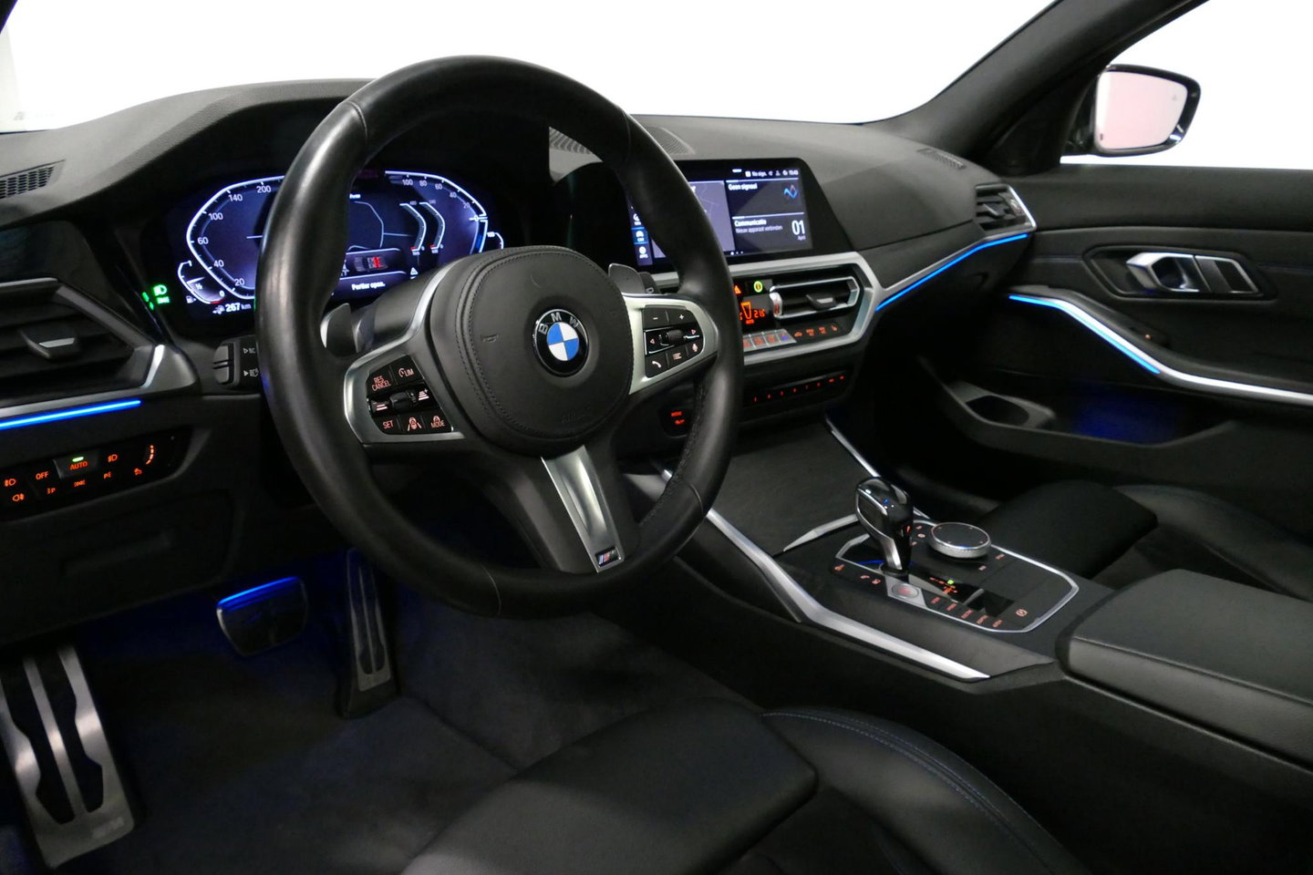 BMW 3 Serie Touring 330e xDrive M Sport / M340i Diffuser /  Black Diamond M grille / M340i M Sport bumper pakket / BMW Laser Light / Panoramadak / Premium kleur Dravitgrau / Elektr. verstelbare voorstoelen links met memory / Apple Carplay - Android Auto / Stoelverwar