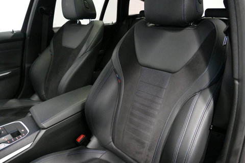 BMW 3 Serie Touring 330e xDrive M Sport / M340i Diffuser /  Black Diamond M grille / M340i M Sport bumper pakket / BMW Laser Light / Panoramadak / Premium kleur Dravitgrau / Elektr. verstelbare voorstoelen links met memory / Apple Carplay - Android Auto / Stoelverwar