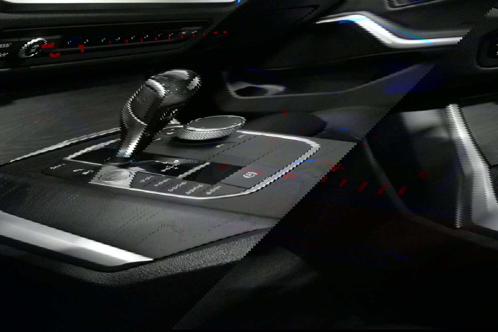 BMW 3 Serie Touring 330e xDrive M Sport / M340i Diffuser /  Black Diamond M grille / M340i M Sport bumper pakket / BMW Laser Light / Panoramadak / Premium kleur Dravitgrau / Elektr. verstelbare voorstoelen links met memory / Apple Carplay - Android Auto / Stoelverwar