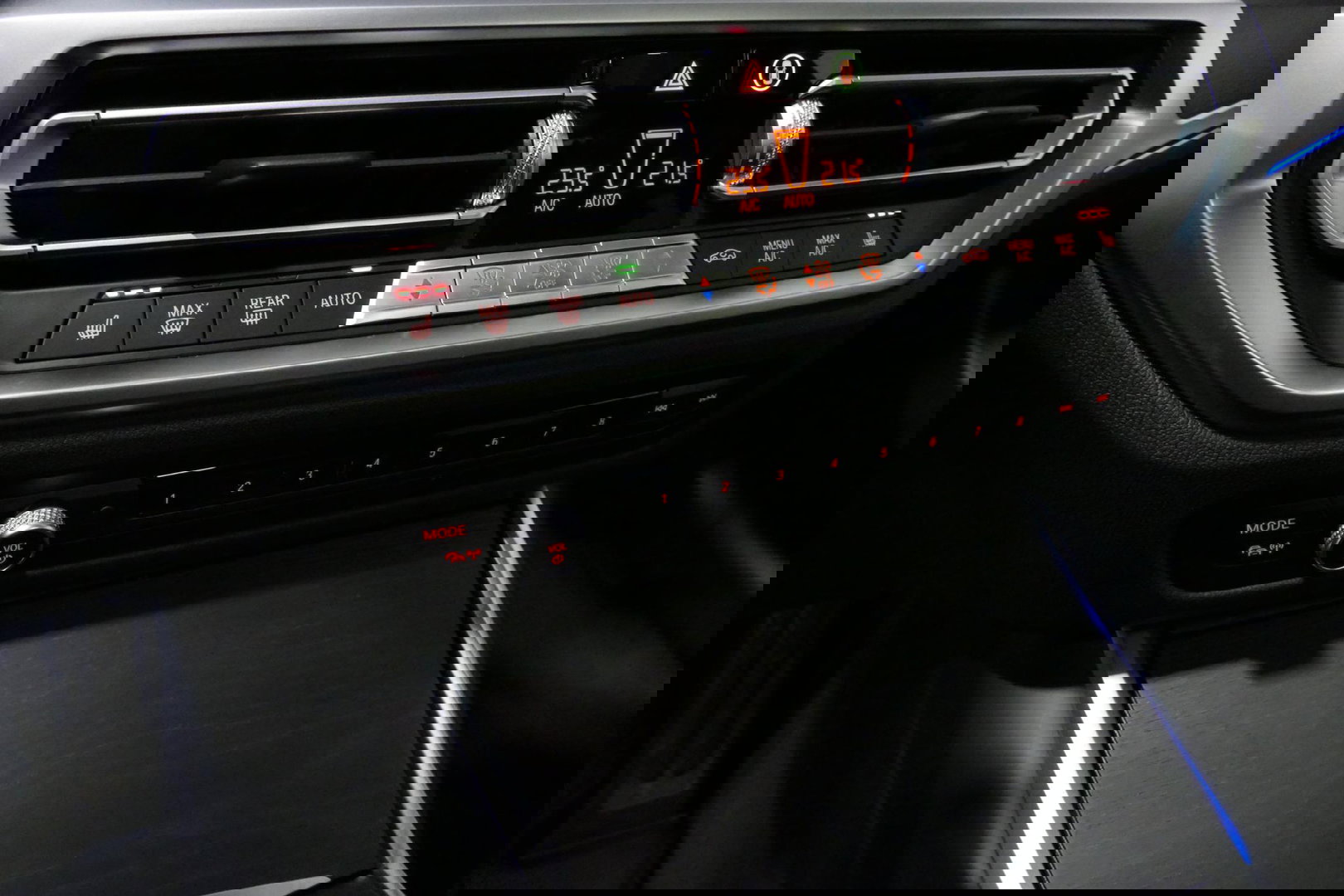 BMW 3 Serie Touring 330e xDrive M Sport / M340i Diffuser /  Black Diamond M grille / M340i M Sport bumper pakket / BMW Laser Light / Panoramadak / Premium kleur Dravitgrau / Elektr. verstelbare voorstoelen links met memory / Apple Carplay - Android Auto / Stoelverwar