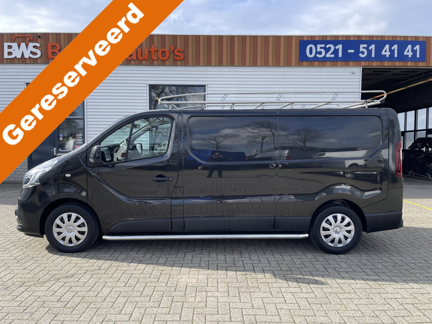 Renault Trafic 2.0 dCi 120pk T29 L2H1 Work Edition / ingerichte laadruimte ! / euro 6 / bpm vrij / vaste prijs rijklaar € 17.950 ex btw / lease vanaf € 302 / camera / trekhaak / airco / cruise