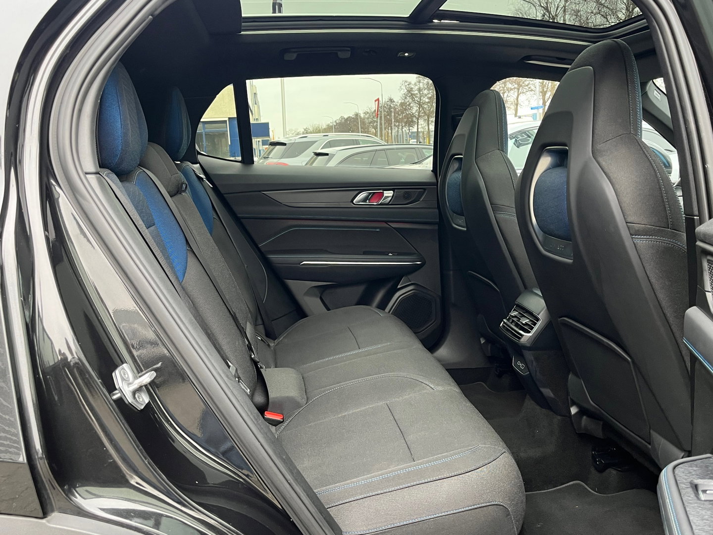 Lynk & Co 01 Zwarte Hemel|Pano|BTW|Infinity|Memory|NL-Auto|ACC|Keyless|Carplay|Stoelverwarming|Camera