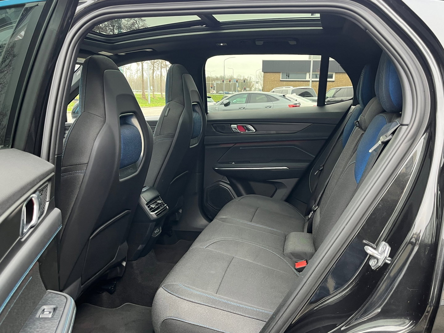 Lynk & Co 01 Zwarte Hemel|Pano|BTW|Infinity|Memory|NL-Auto|ACC|Keyless|Carplay|Stoelverwarming|Camera