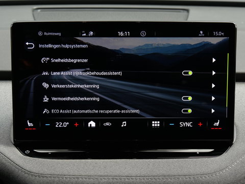 Škoda Enyaq iV 60/ WARMTEPOMP/ TREKHAAK/ COMFORT PACK/ CLIMATE PACK/ PARKEER PACK/ SOH 92%