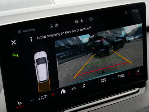 Škoda Enyaq iV 60/ WARMTEPOMP/ TREKHAAK/ COMFORT PACK/ CLIMATE PACK/ PARKEER PACK/ SOH 92%