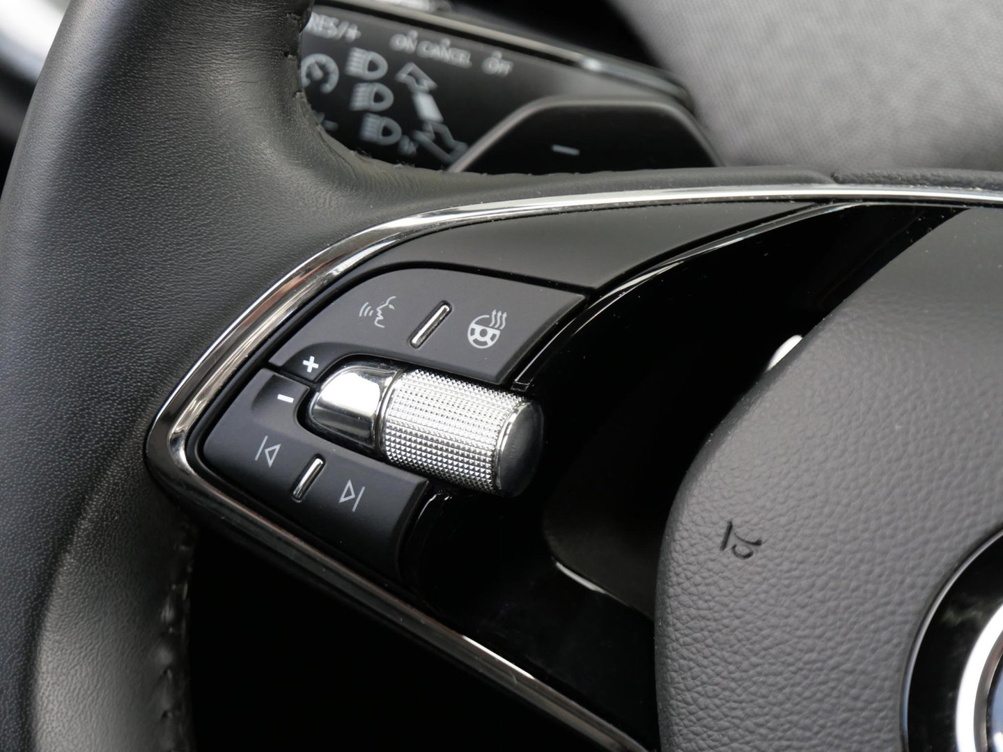 Škoda Enyaq iV 60/ WARMTEPOMP/ TREKHAAK/ COMFORT PACK/ CLIMATE PACK/ PARKEER PACK/ SOH 92%