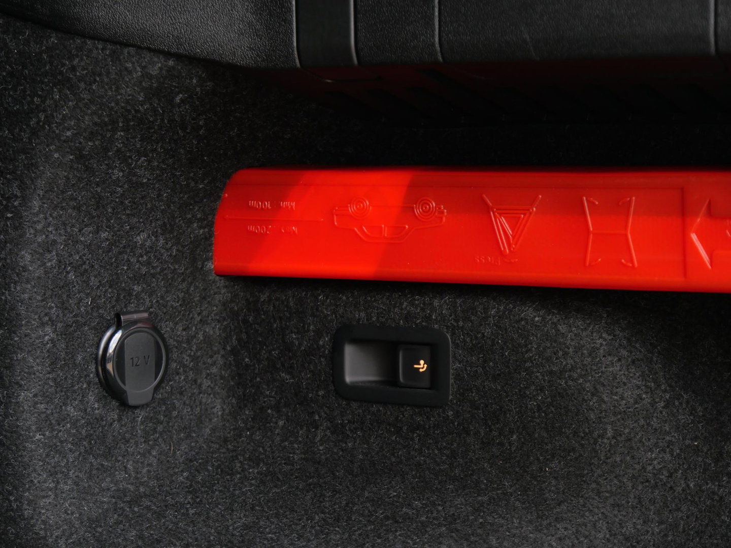 Škoda Enyaq iV 60/ WARMTEPOMP/ TREKHAAK/ COMFORT PACK/ CLIMATE PACK/ PARKEER PACK/ SOH 92%