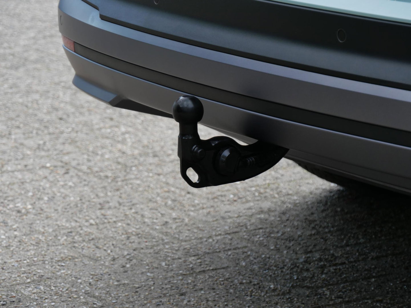 Škoda Enyaq iV 60/ WARMTEPOMP/ TREKHAAK/ COMFORT PACK/ CLIMATE PACK/ PARKEER PACK/ SOH 92%