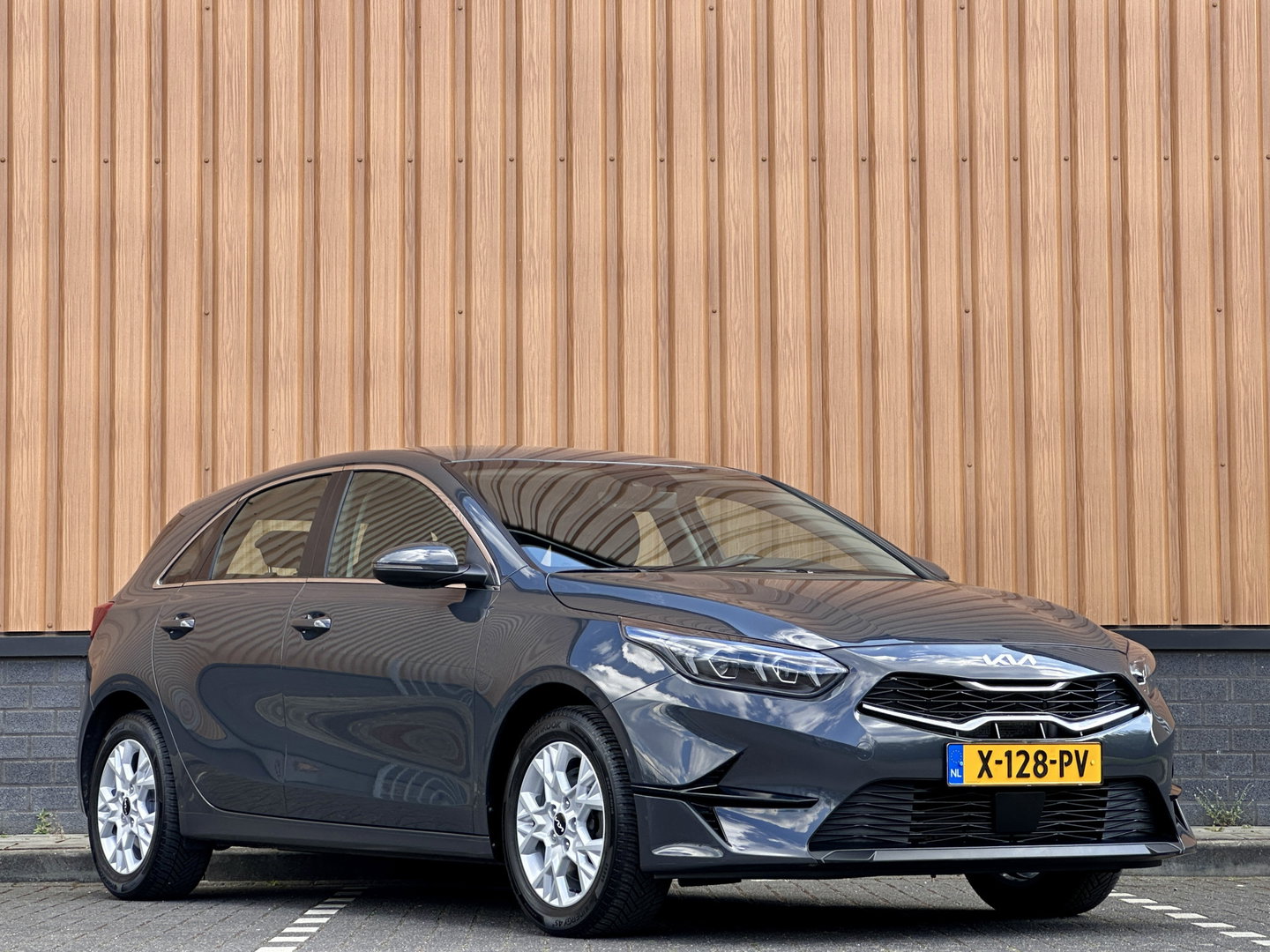Kia Ceed 1.0 T-GDi DynamicLine | Cruise Control | Apple Carplay | Android Auto | Achteruitrijcamera | Parkeersensoren | Isofix | Led