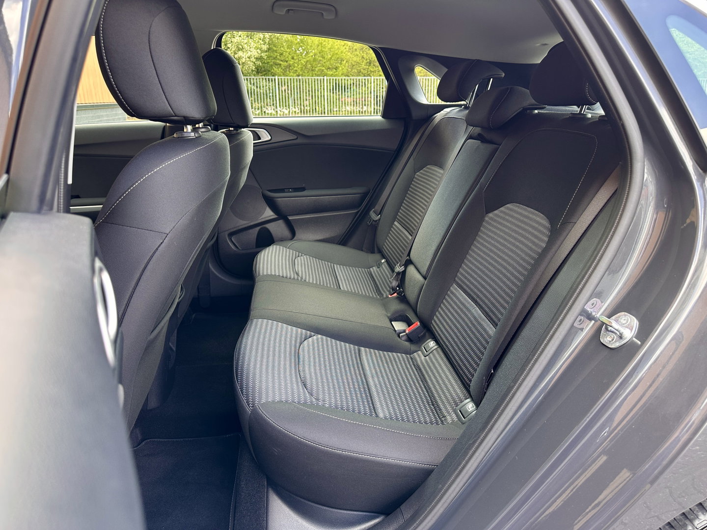 Kia Ceed 1.0 T-GDi DynamicLine | Cruise Control | Apple Carplay | Android Auto | Achteruitrijcamera | Parkeersensoren | Isofix | Led