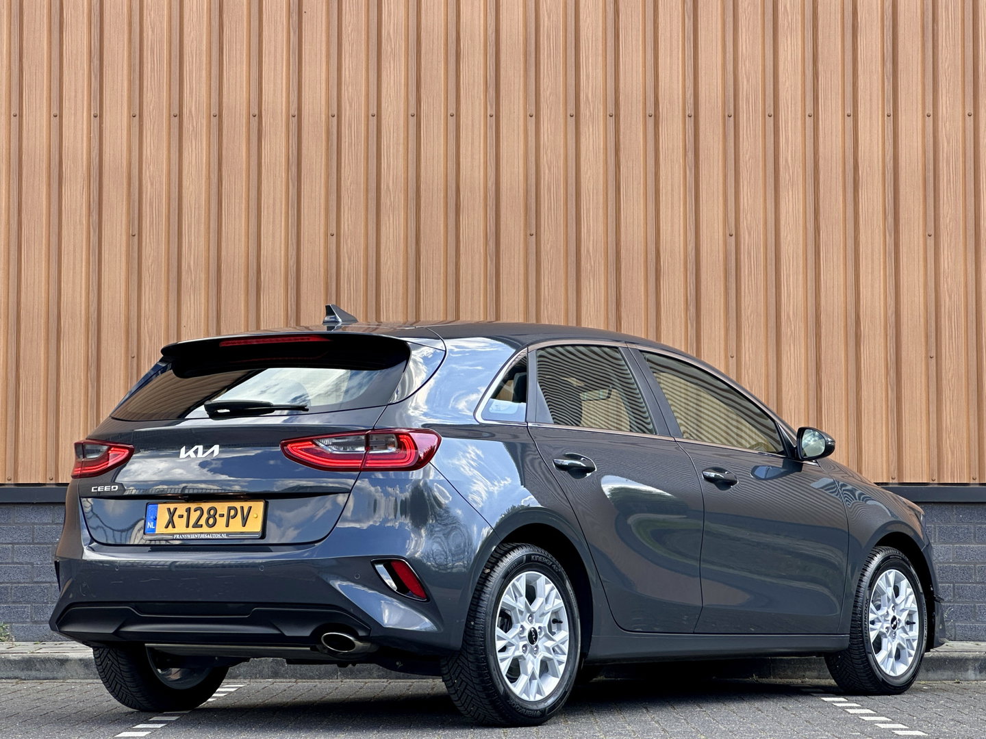 Kia Ceed 1.0 T-GDi DynamicLine | Cruise Control | Apple Carplay | Android Auto | Achteruitrijcamera | Parkeersensoren | Isofix | Led