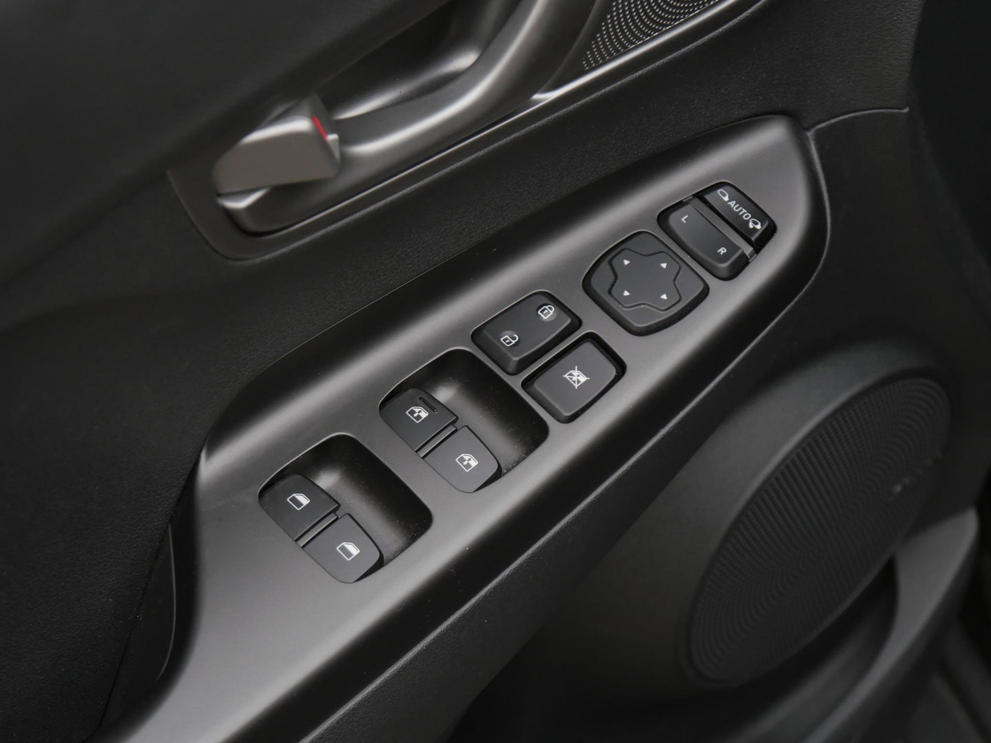 Hyundai KONA EV 64kWH FASHION/ DESIGN PACK/ HEAD-UP/ BLIND SPOT/ SOH 100%