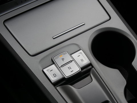 Hyundai KONA EV 64kWH FASHION/ DESIGN PACK/ HEAD-UP/ BLIND SPOT/ SOH 100%