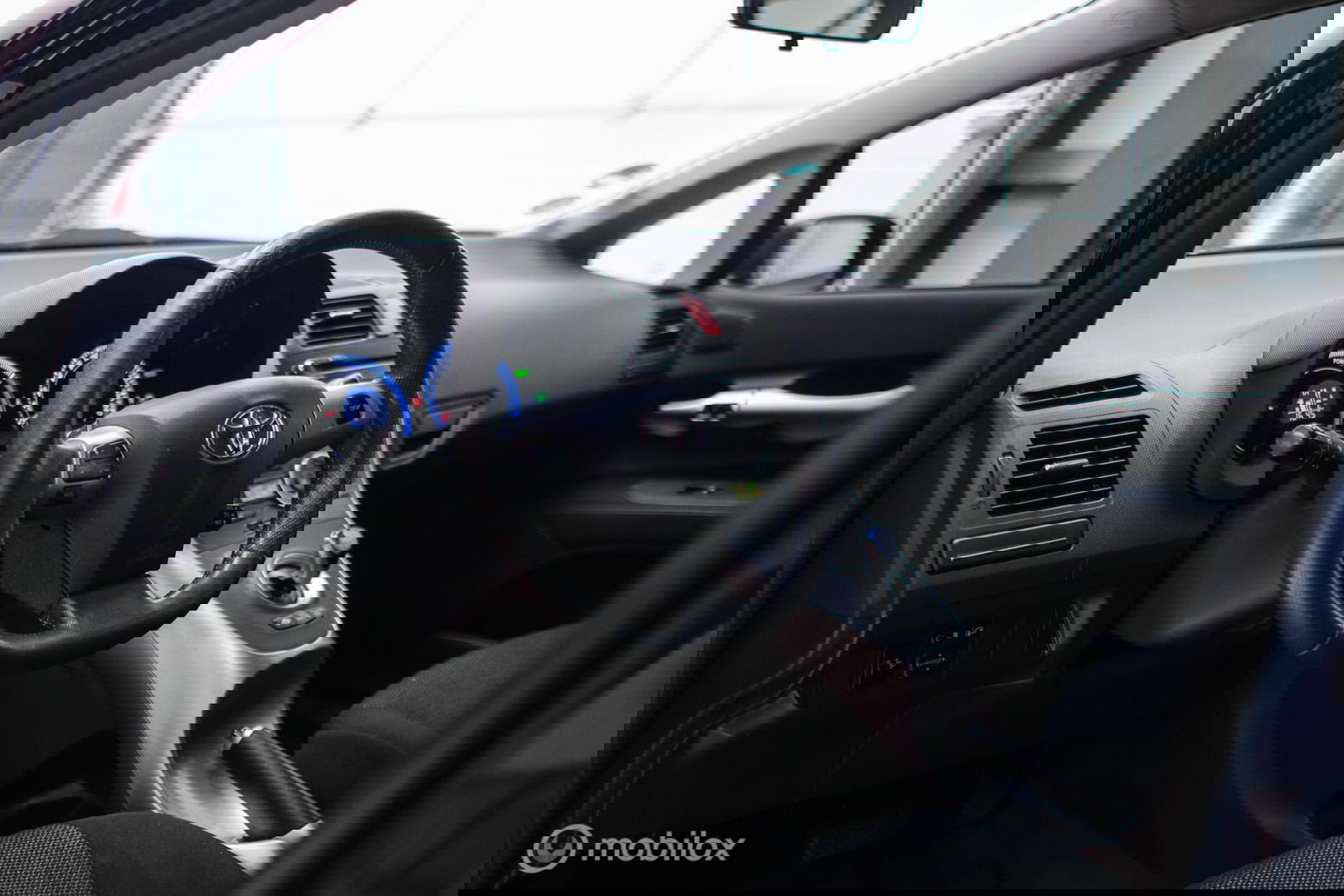 Toyota Auris 1.8 Full Hybrid Aspiration | Dealer onderhouden | 2e eig | NL auto NAP | Trekhaak | Automaat | Rijklaarprijs |