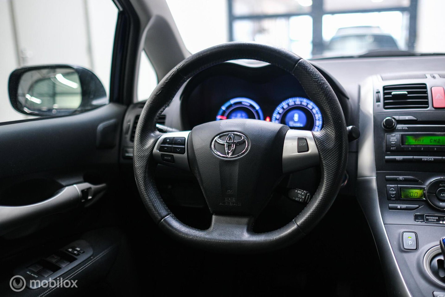 Toyota Auris 1.8 Full Hybrid Aspiration | Dealer onderhouden | 2e eig | NL auto NAP | Trekhaak | Automaat | Rijklaarprijs |