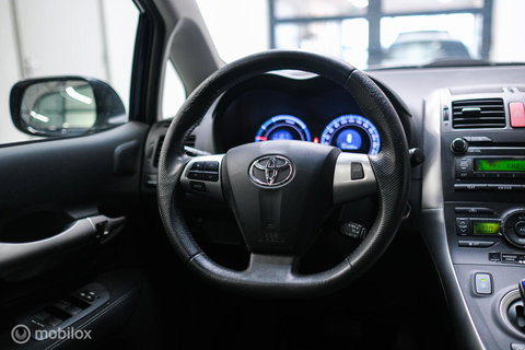 Toyota Auris 1.8 Full Hybrid Aspiration | Dealer onderhouden | 2e eig | NL auto NAP | Trekhaak | Automaat | Rijklaarprijs |