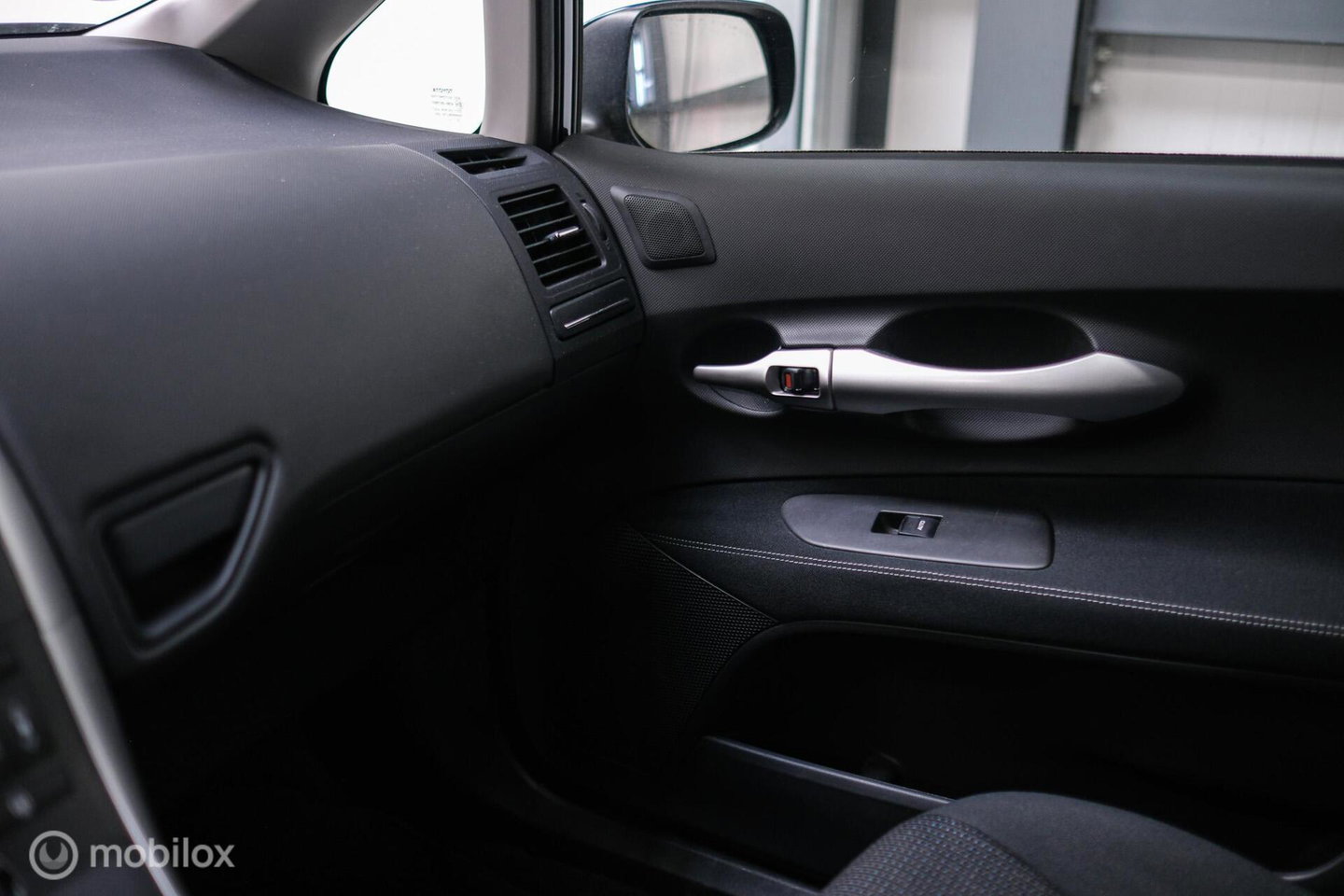 Toyota Auris 1.8 Full Hybrid Aspiration | Dealer onderhouden | 2e eig | NL auto NAP | Trekhaak | Automaat | Rijklaarprijs |