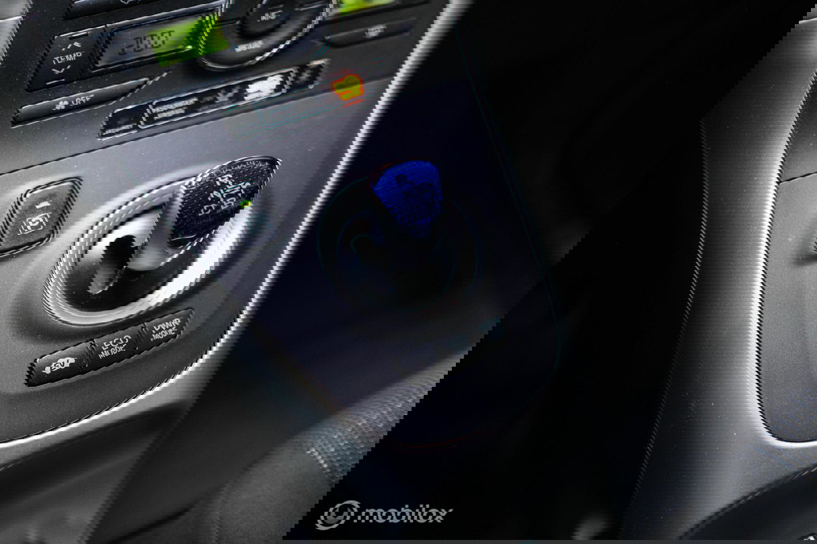 Toyota Auris 1.8 Full Hybrid Aspiration | Dealer onderhouden | 2e eig | NL auto NAP | Trekhaak | Automaat | Rijklaarprijs |