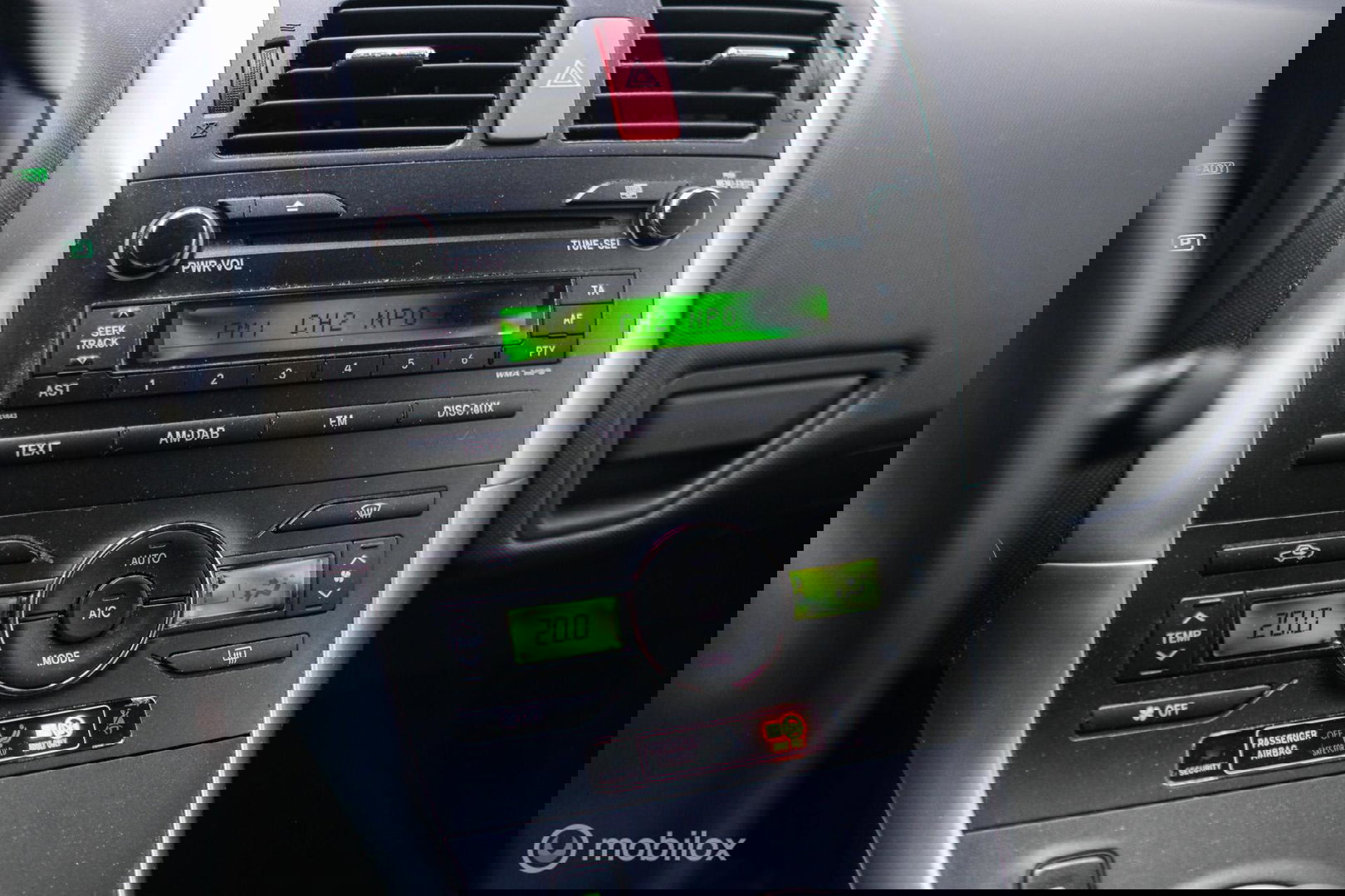 Toyota Auris 1.8 Full Hybrid Aspiration | Dealer onderhouden | 2e eig | NL auto NAP | Trekhaak | Automaat | Rijklaarprijs |