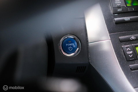 Toyota Auris 1.8 Full Hybrid Aspiration | Dealer onderhouden | 2e eig | NL auto NAP | Trekhaak | Automaat | Rijklaarprijs |