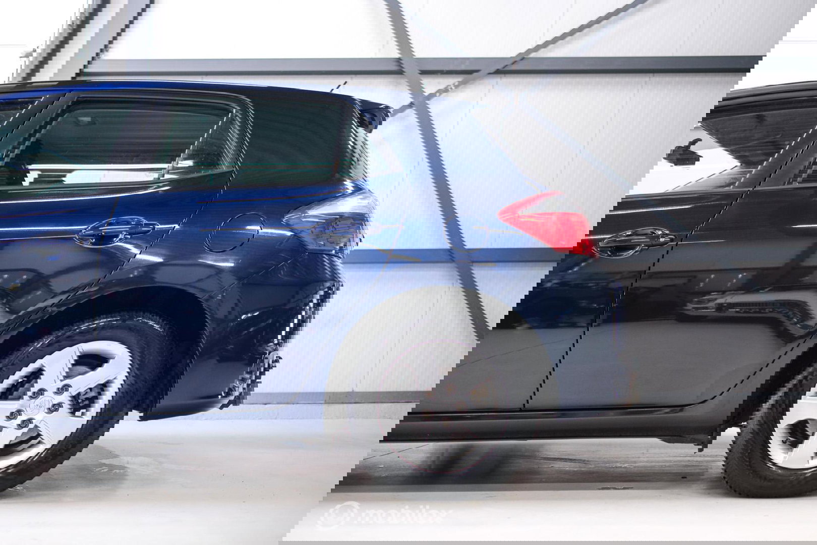 Toyota Auris 1.8 Full Hybrid Aspiration | Dealer onderhouden | 2e eig | NL auto NAP | Trekhaak | Automaat | Rijklaarprijs |