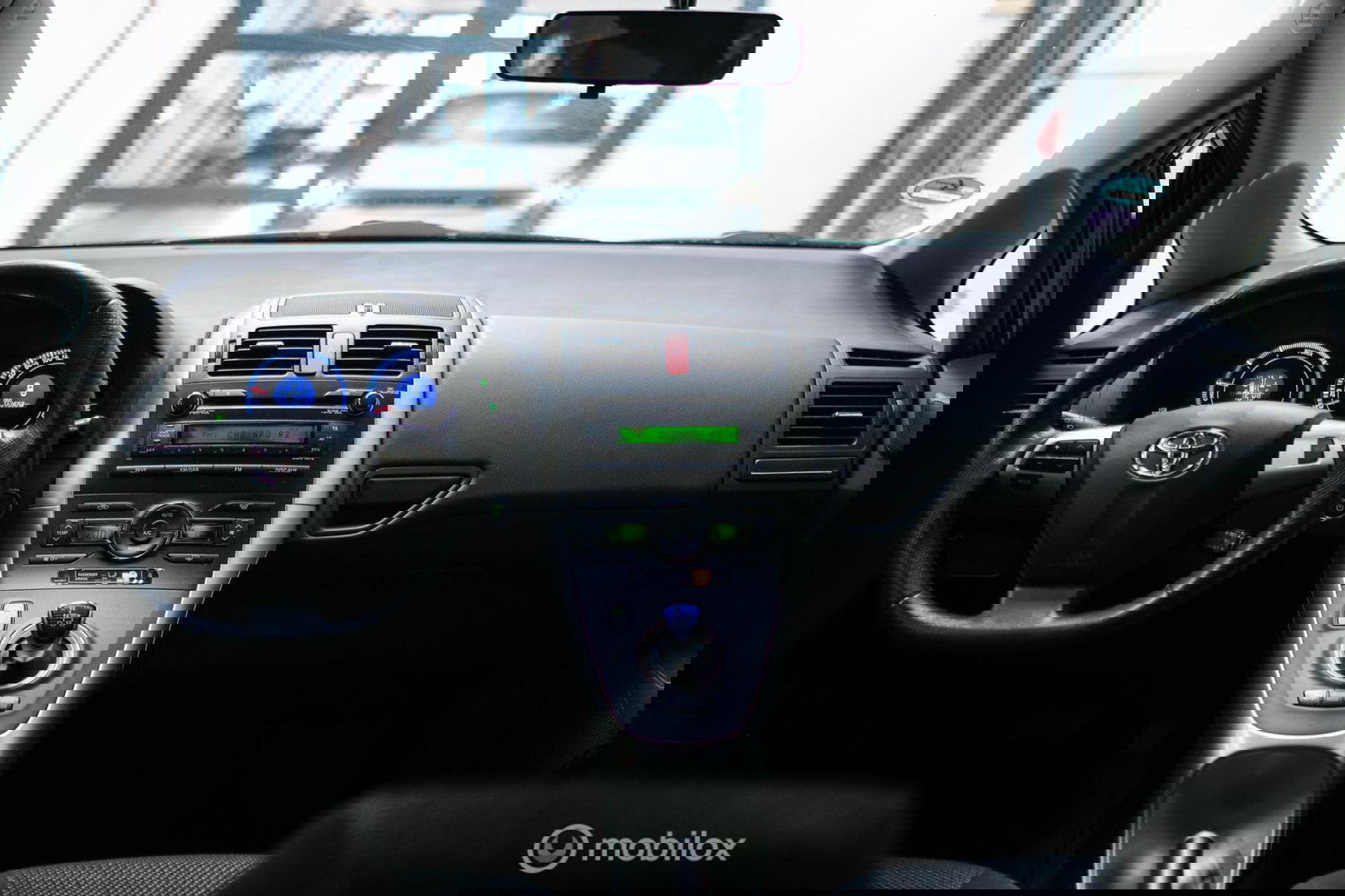 Toyota Auris 1.8 Full Hybrid Aspiration | Dealer onderhouden | 2e eig | NL auto NAP | Trekhaak | Automaat | Rijklaarprijs |