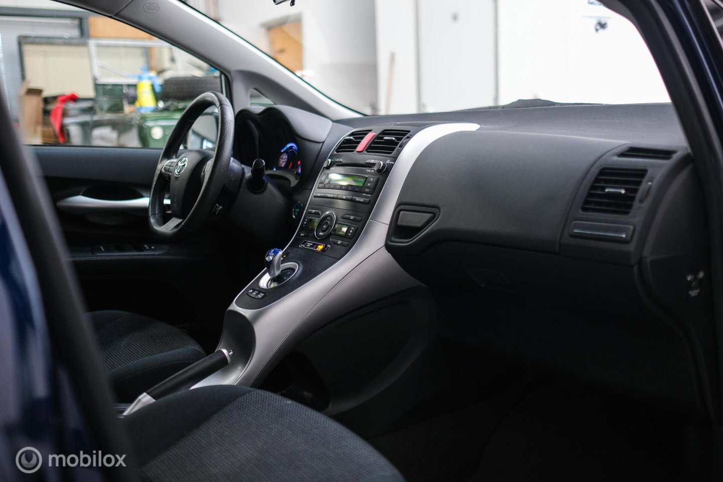 Toyota Auris 1.8 Full Hybrid Aspiration | Dealer onderhouden | 2e eig | NL auto NAP | Trekhaak | Automaat | Rijklaarprijs |