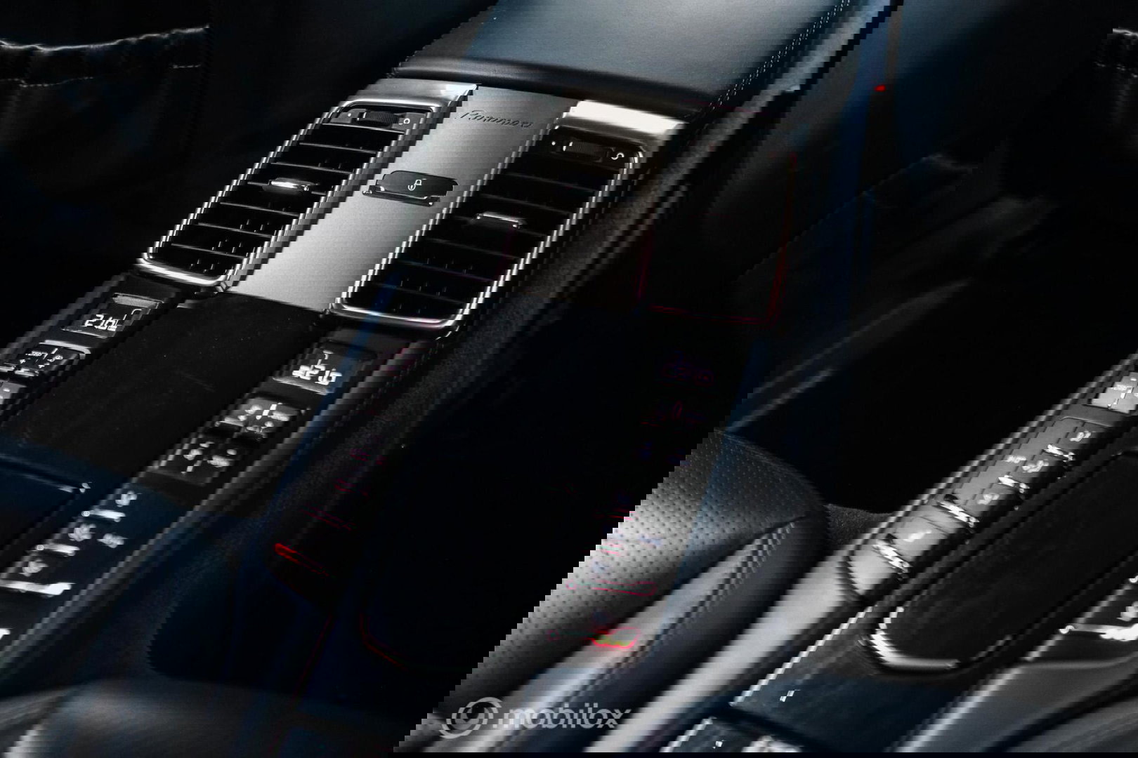 Porsche Panamera 3.0 S Hybrid | Yachting Blue | Executive Rear Seat | youngtimer | winter + zomerset | uniek | Blauw interieur |