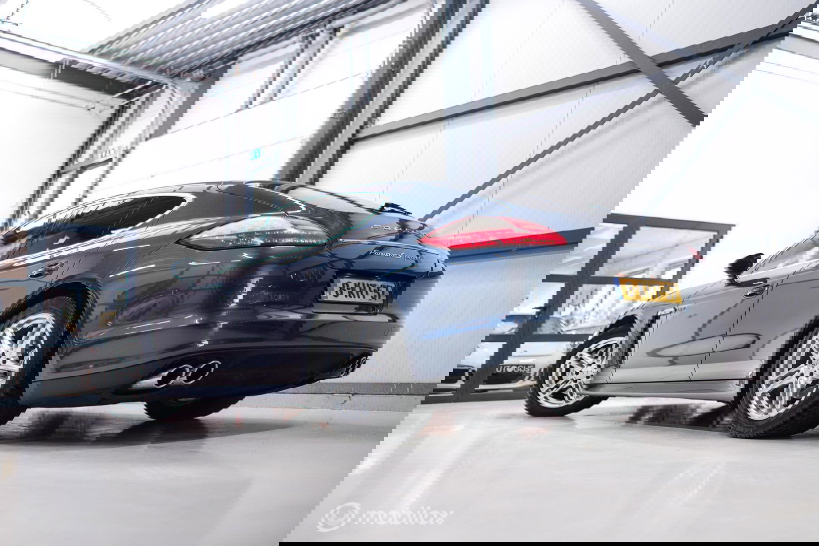 Porsche Panamera 3.0 S Hybrid | Yachting Blue | Executive Rear Seat | youngtimer | winter + zomerset | uniek | Blauw interieur |