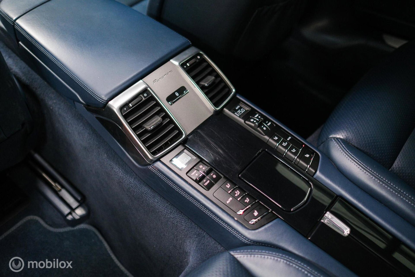 Porsche Panamera 3.0 S Hybrid | Yachting Blue | Executive Rear Seat | youngtimer | winter + zomerset | uniek | Blauw interieur |