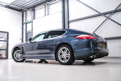 Porsche Panamera 3.0 S Hybrid | Yachting Blue | Executive Rear Seat | youngtimer | winter + zomerset | uniek | Blauw interieur |